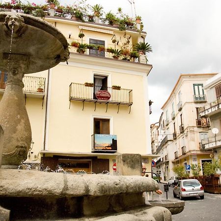 B&B La Piazzetta Paola Exterior photo
